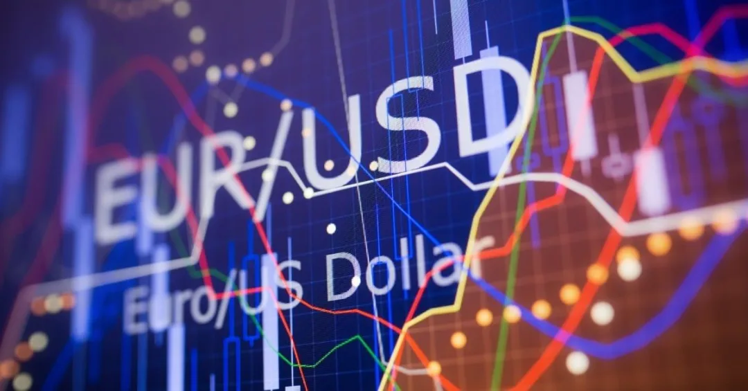 USD to EUR Forecast: Dollar Hits 4-Year Low on Policy Fears