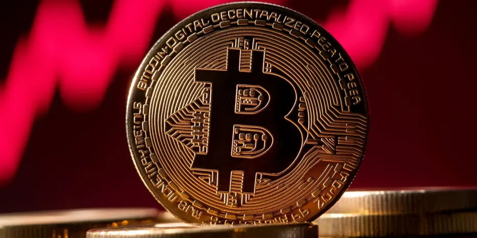 Bitcoin fails to hold $95K support amid market uncertainty. Analyst Tom Lee expects recovery to $100K, but the Fed rate decision will determine BTC's path.