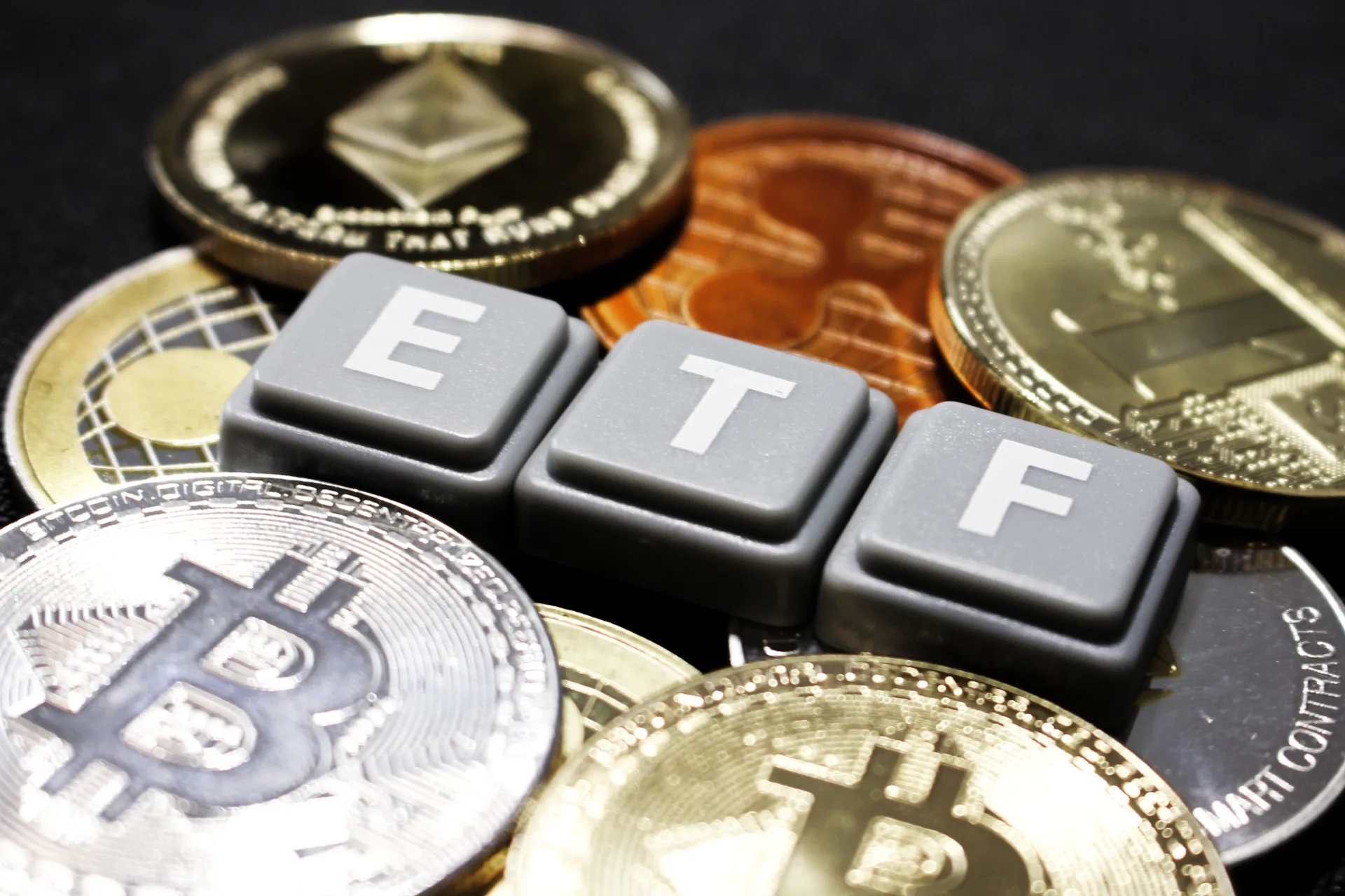 US Bitcoin Spot ETFs Record $196M Outflow, Ethereum Attracts Funds. Source: Shutterstock