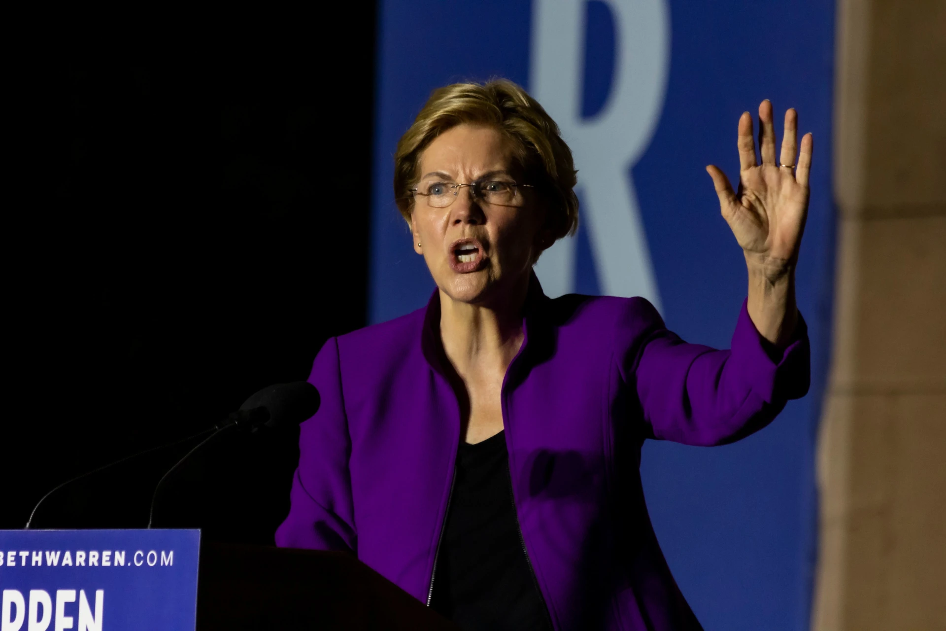 Elizabeth Warren Warns GENIUS Act Risks US Financial Stability. Source: Shutterstock