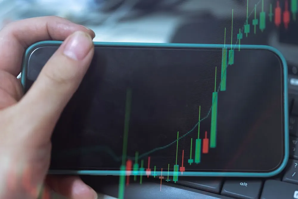 Chart Signals Go Green — XRP’s Higher-Lows Meet a Massive Exchange Supply Exodus. Source: Shutterstock