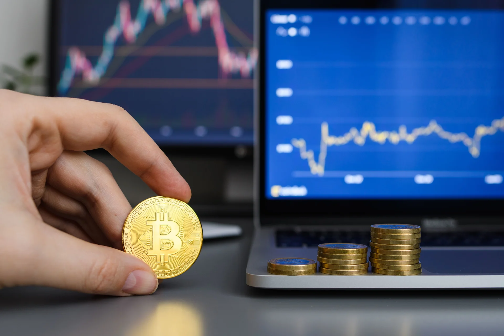 Following Gold’s Lead, Bitcoin Targets $220,000. Source: Shutterstock