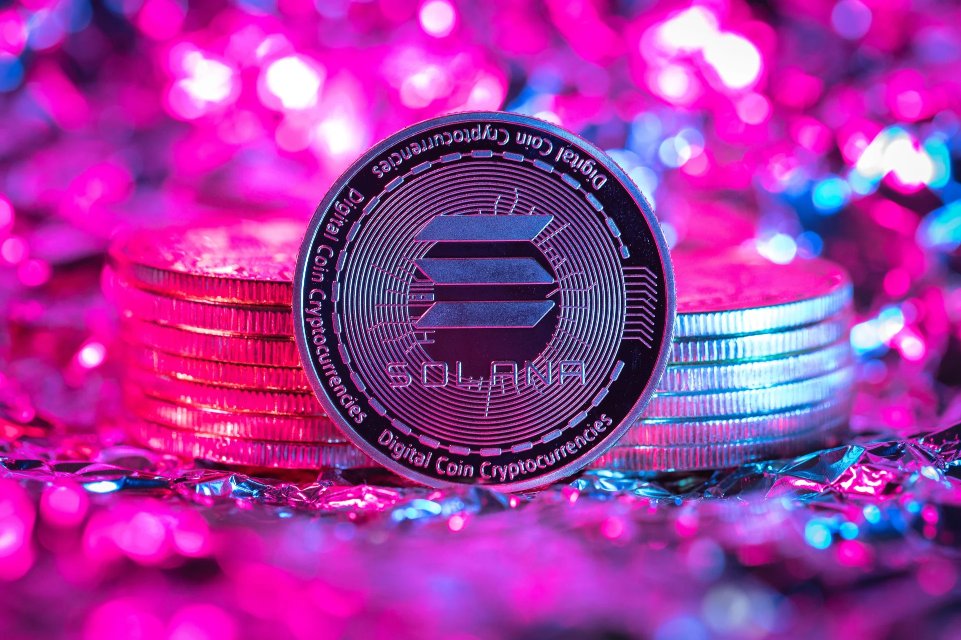 VisionSys AI Stakes $500M in Solana with Marinade, SOL Price Eyes $420. Image: Shutterstock