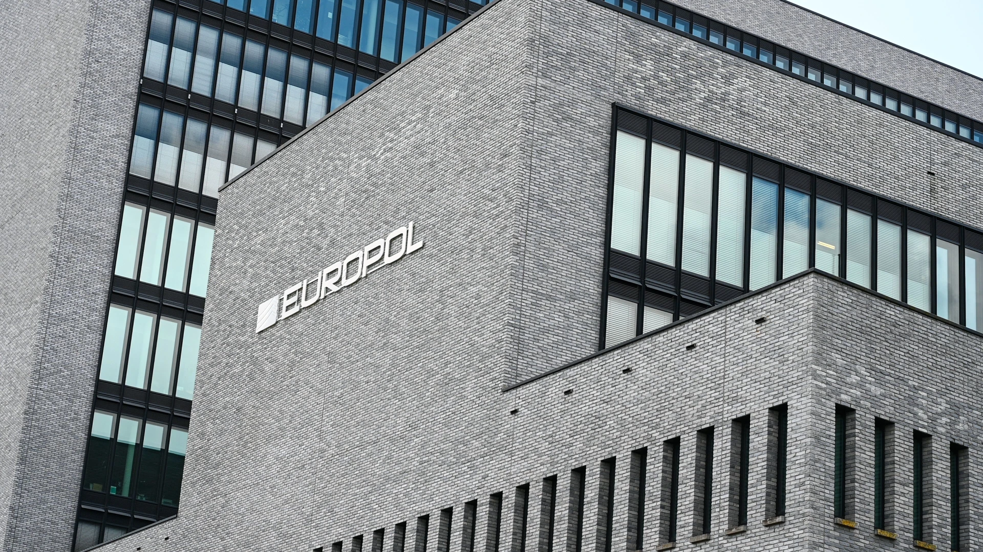 Europol Busts €700M Network Behind Fake Crypto Platforms