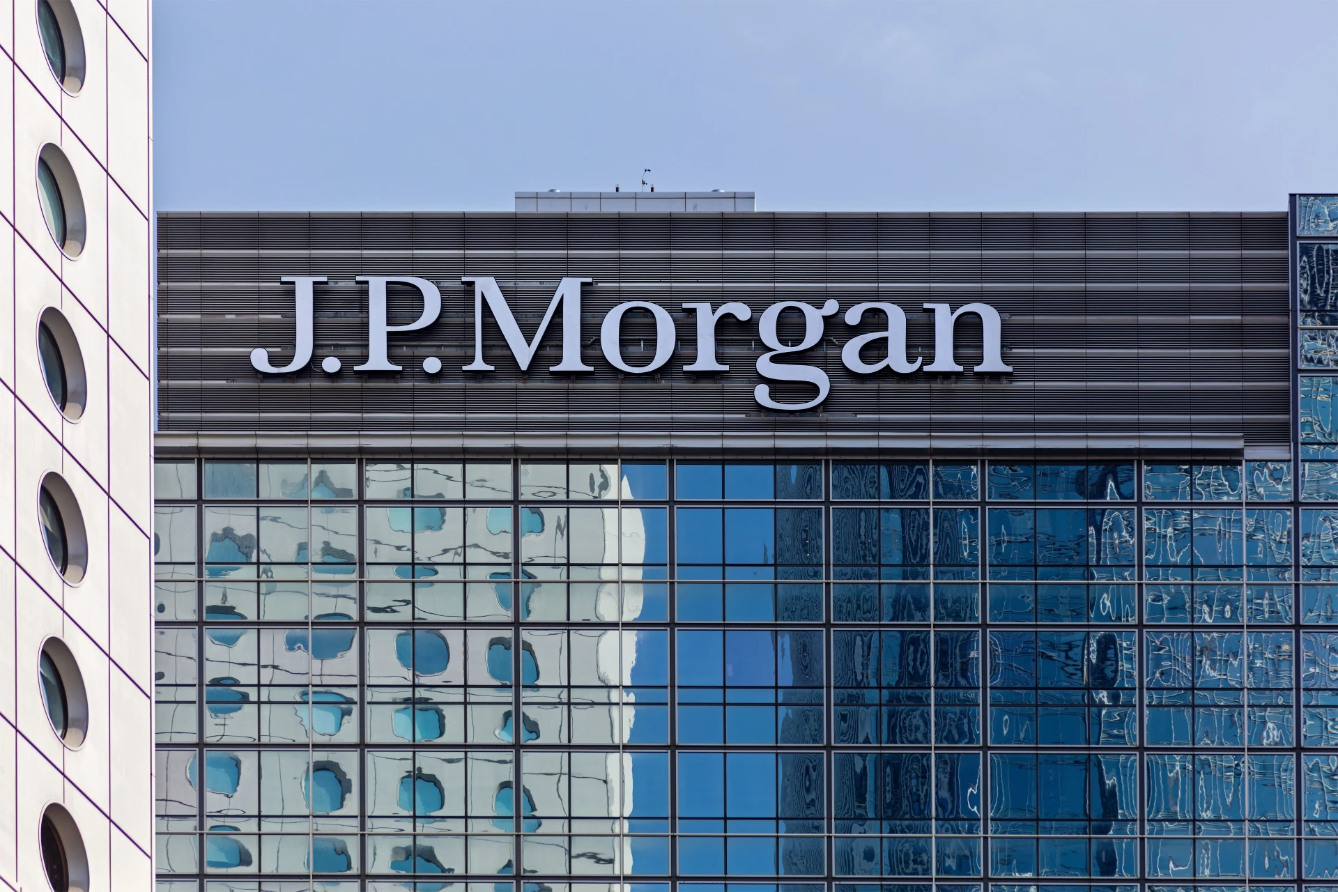 $3 Billion in Daily Transactions Now Handled by Financial Giant QNB With JPMorgan Blockchain. Image: Shutterstock