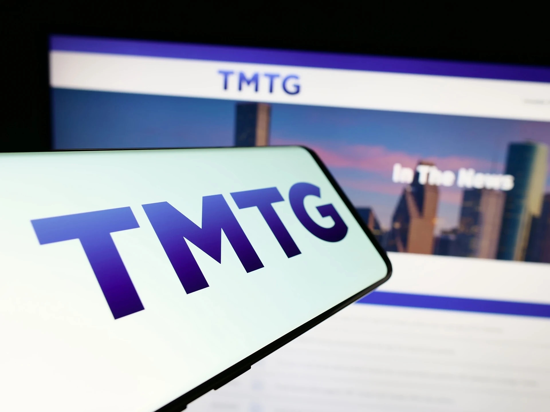 Trump’s Truth Social Eyes SEC Nod for BTC-ETH ETF Launch. Source: Shutterstock