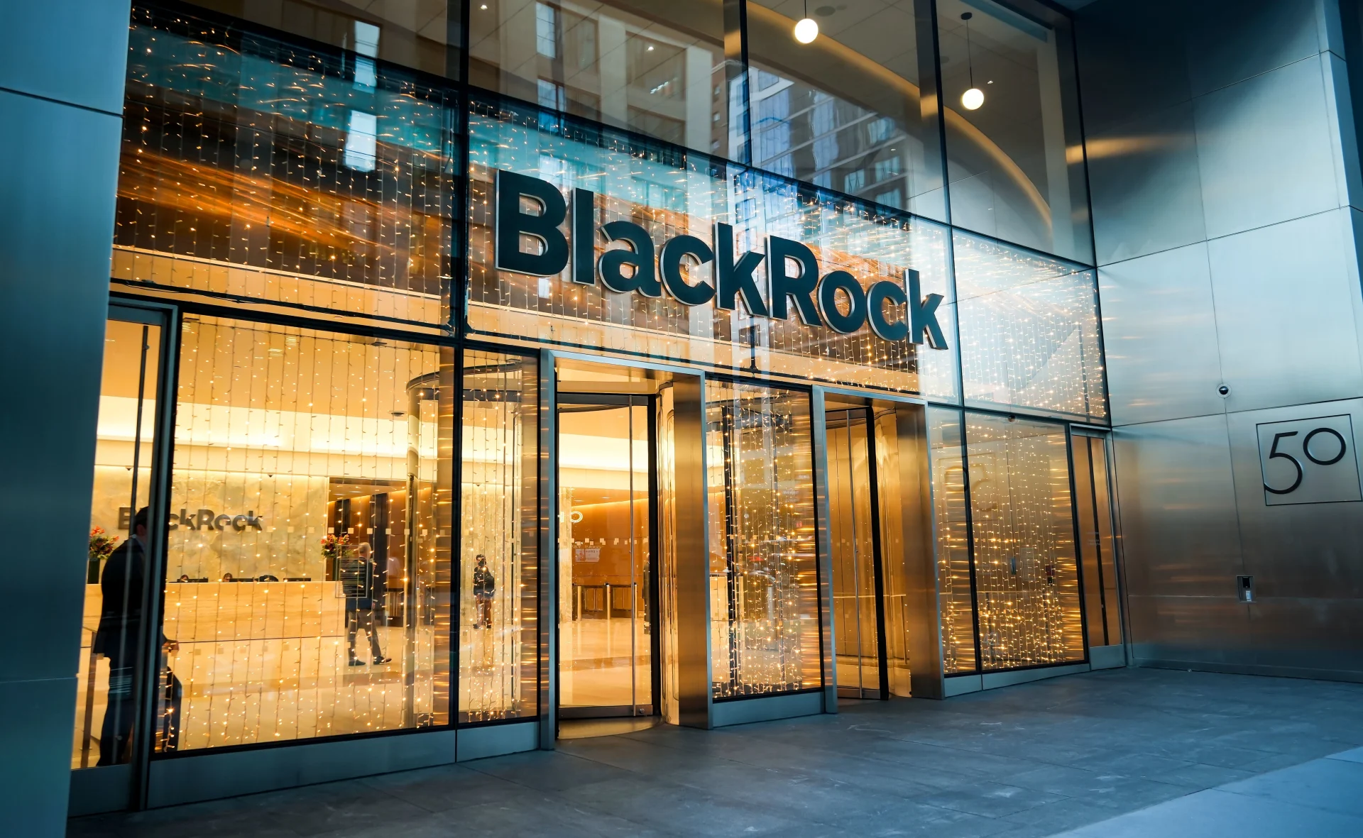 BlackRock Just Extended Fund Trading Hours to Attract Stablecoins