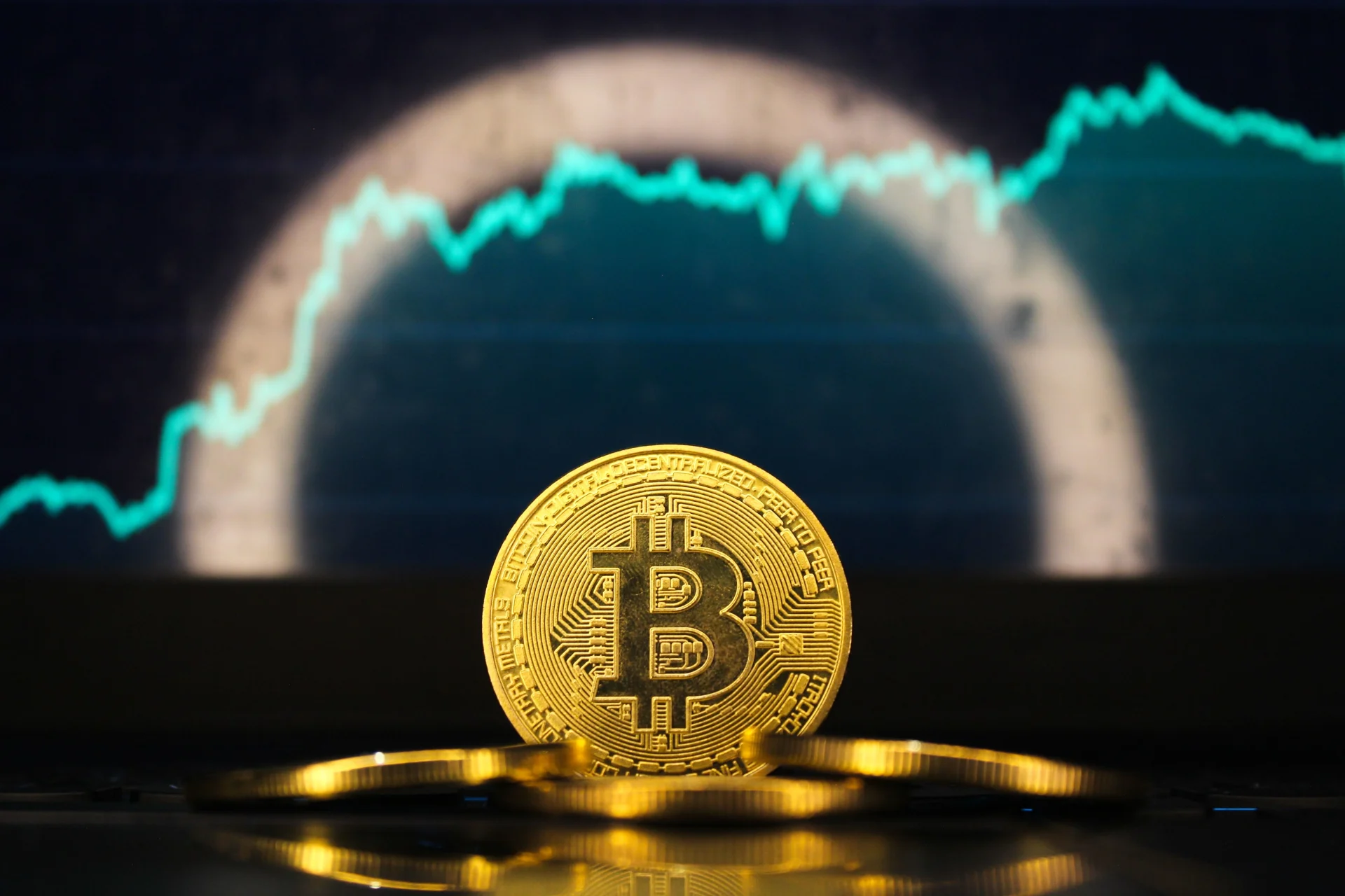 Bitcoin Could Surge to 165,000 as Gold Comparison Sparks Interest: JPMorgan