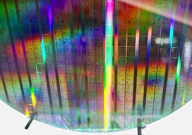 Full wafer of Intel quantum computers.