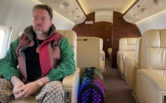 Richard Heart on a plane