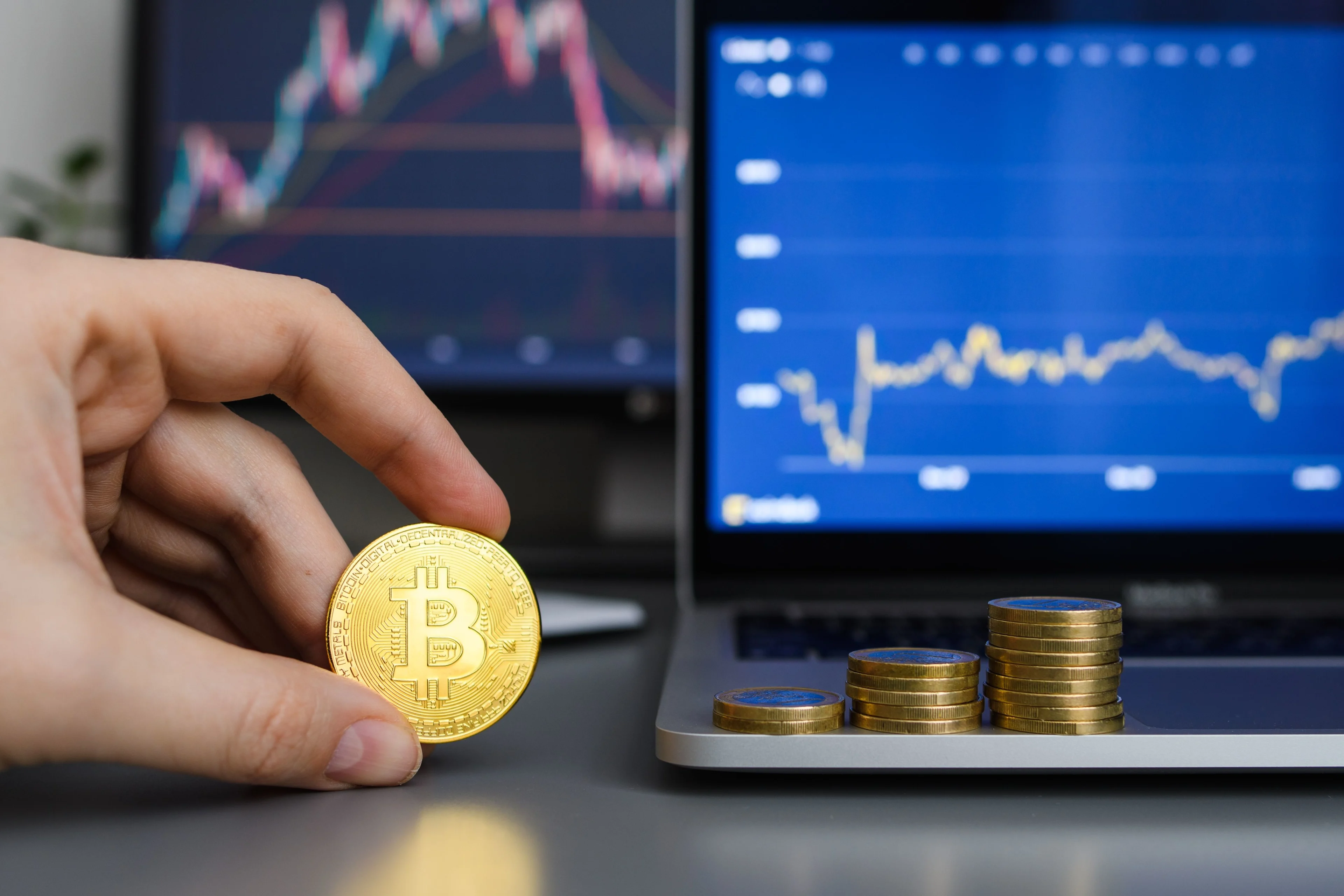 Following Gold’s Lead, Bitcoin Targets $220,000. Source: Shutterstock