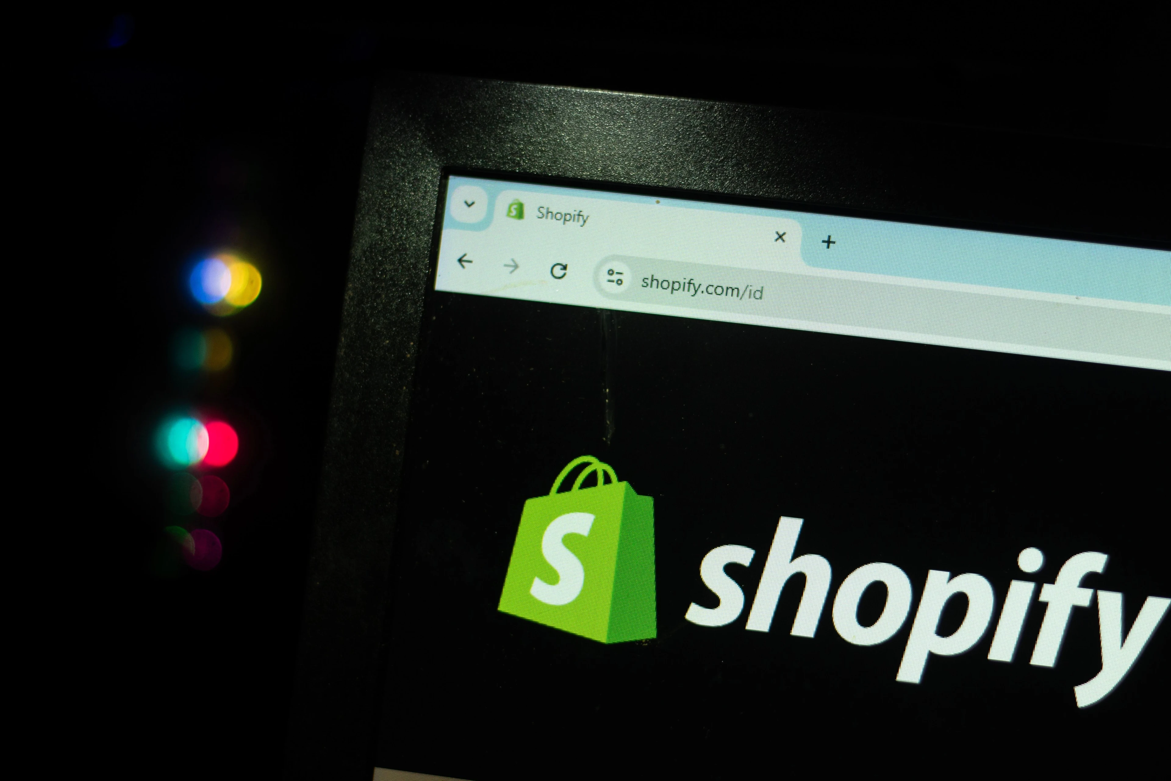 Is Shopify’s USDC Checkout the End of Card Fees? Source: Shutterstock