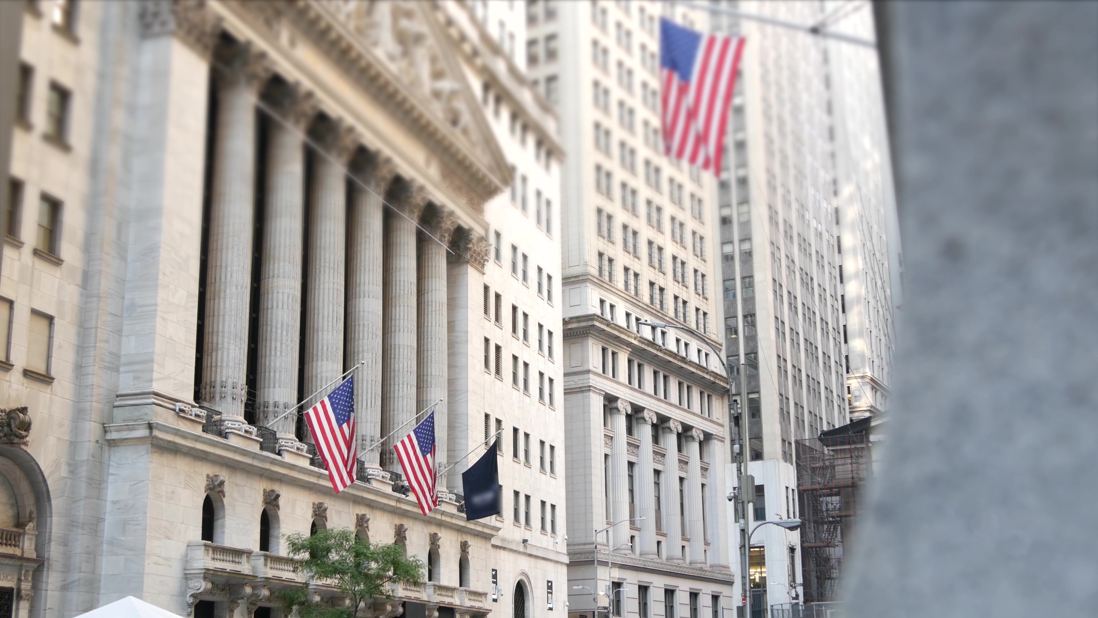 JPMorgan and Peers Mull Stablecoin as Senate Debates Trump’s Crypto Role
