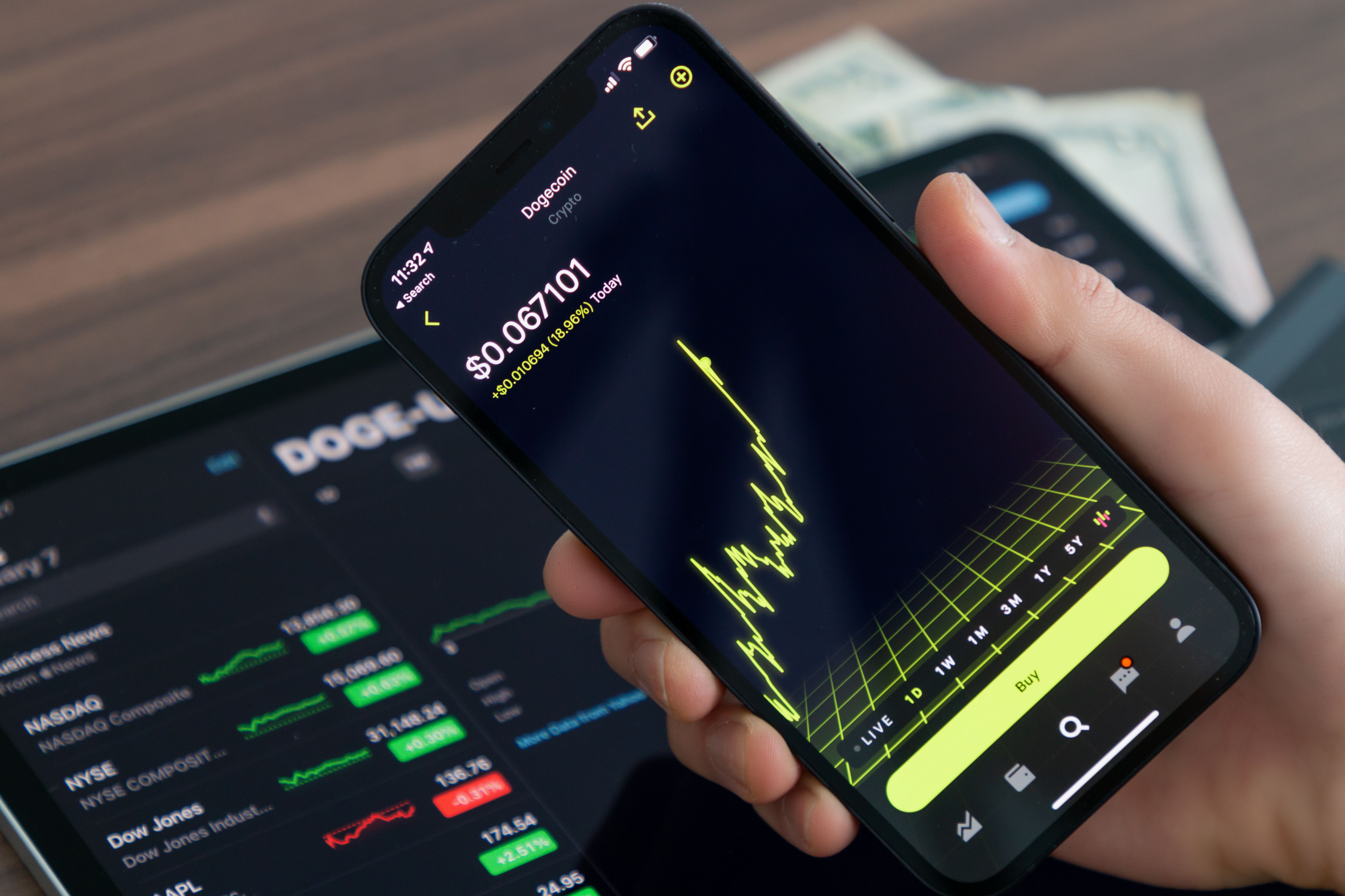 Robinhood Listing Fuels 20% Surge in MOODENG and MEW