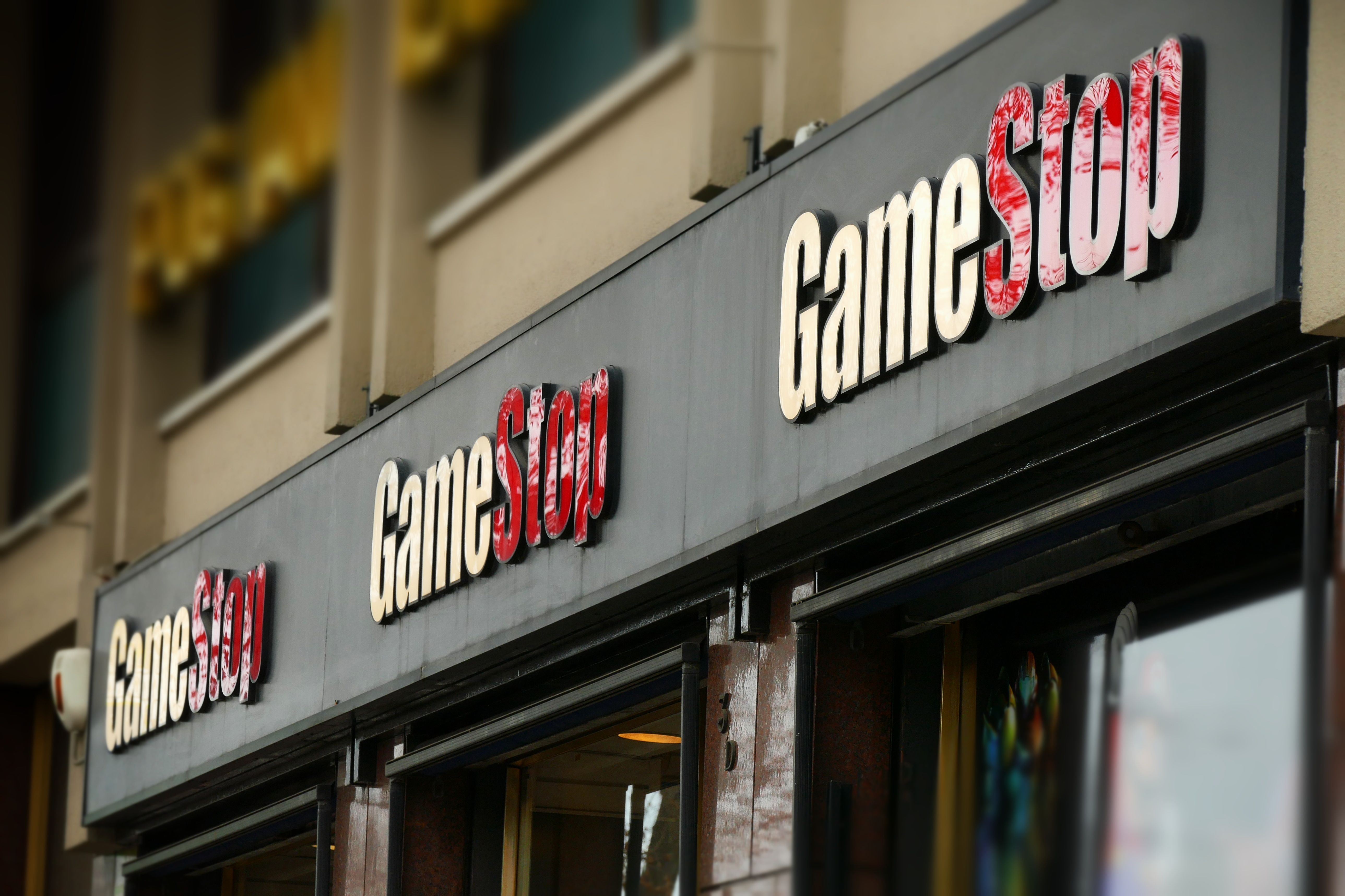GME Stock Forecast: Declines Amid Gamestop CEO Ryan Cohen’s eBay Suspension