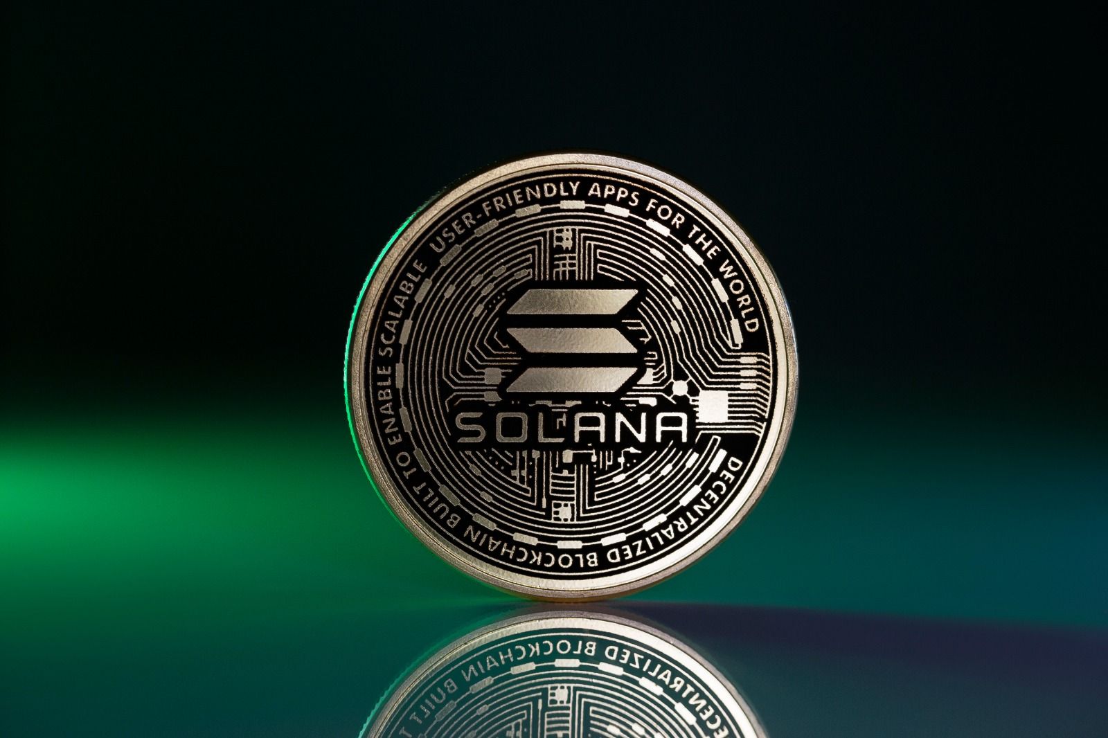 Institutions Embrace Solana and Tokenized Stocks in New DeFi Push