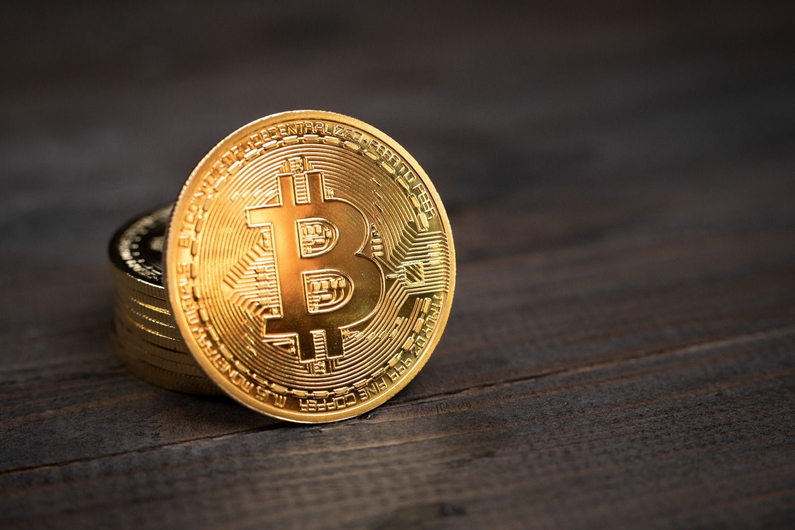 Arthur Hayes Warns of Bitcoin Dip as Mining Stocks Climb