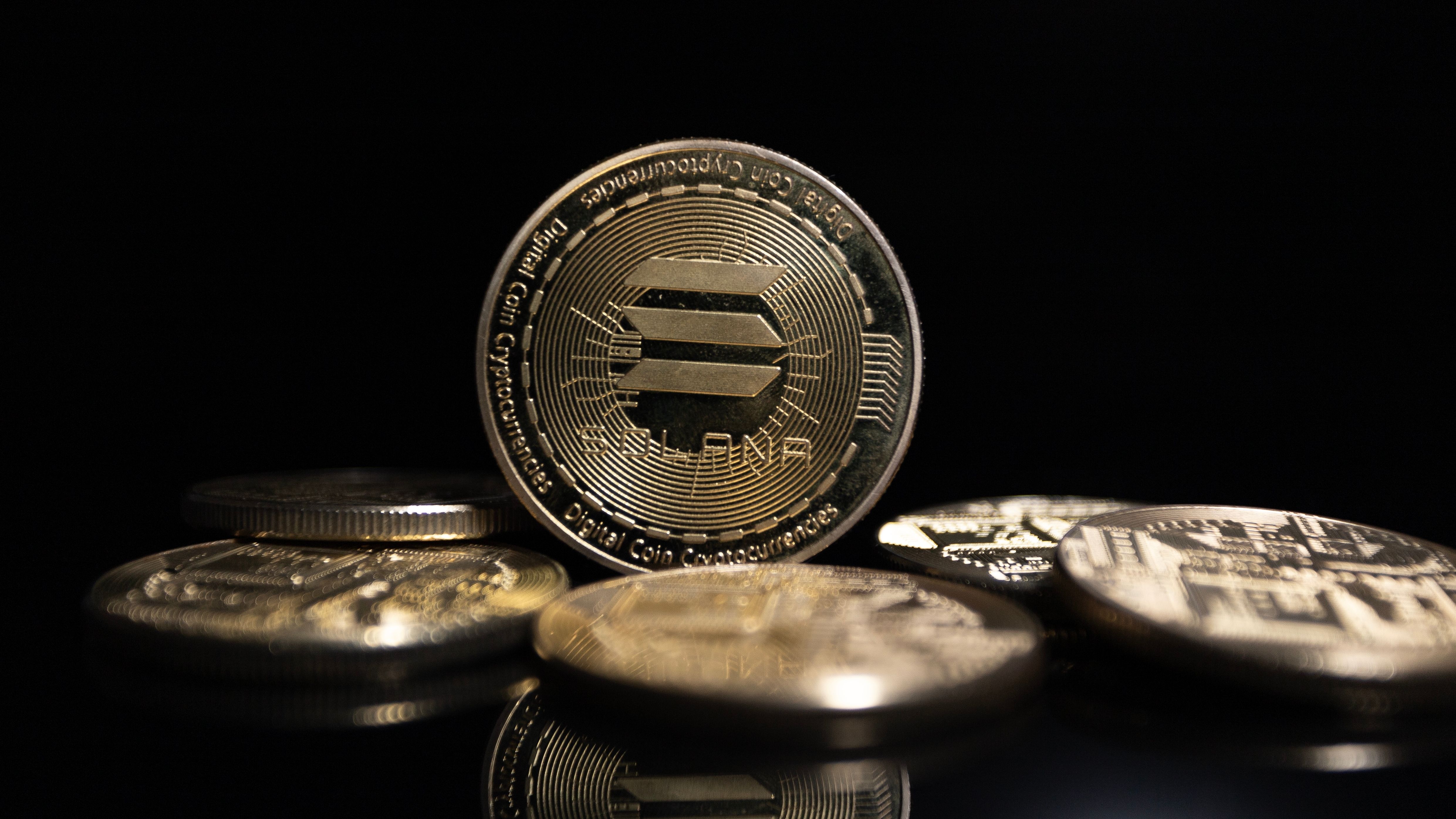 Solana ETF with Staking Feature Debuts, Attracting $12 Million