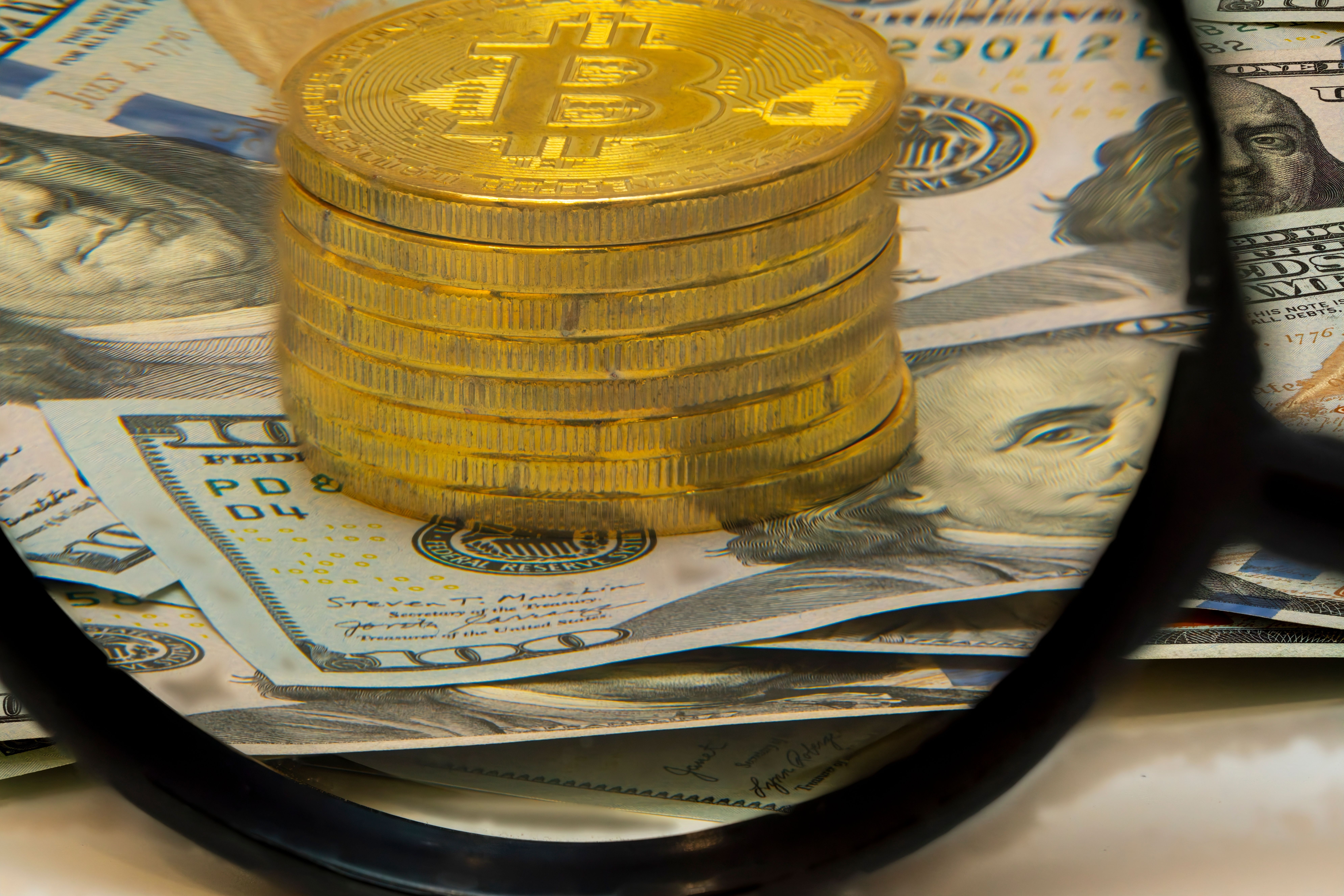 Bitcoin and Ethereum Market Update: Support, Institutional Flows & Dollar Risk