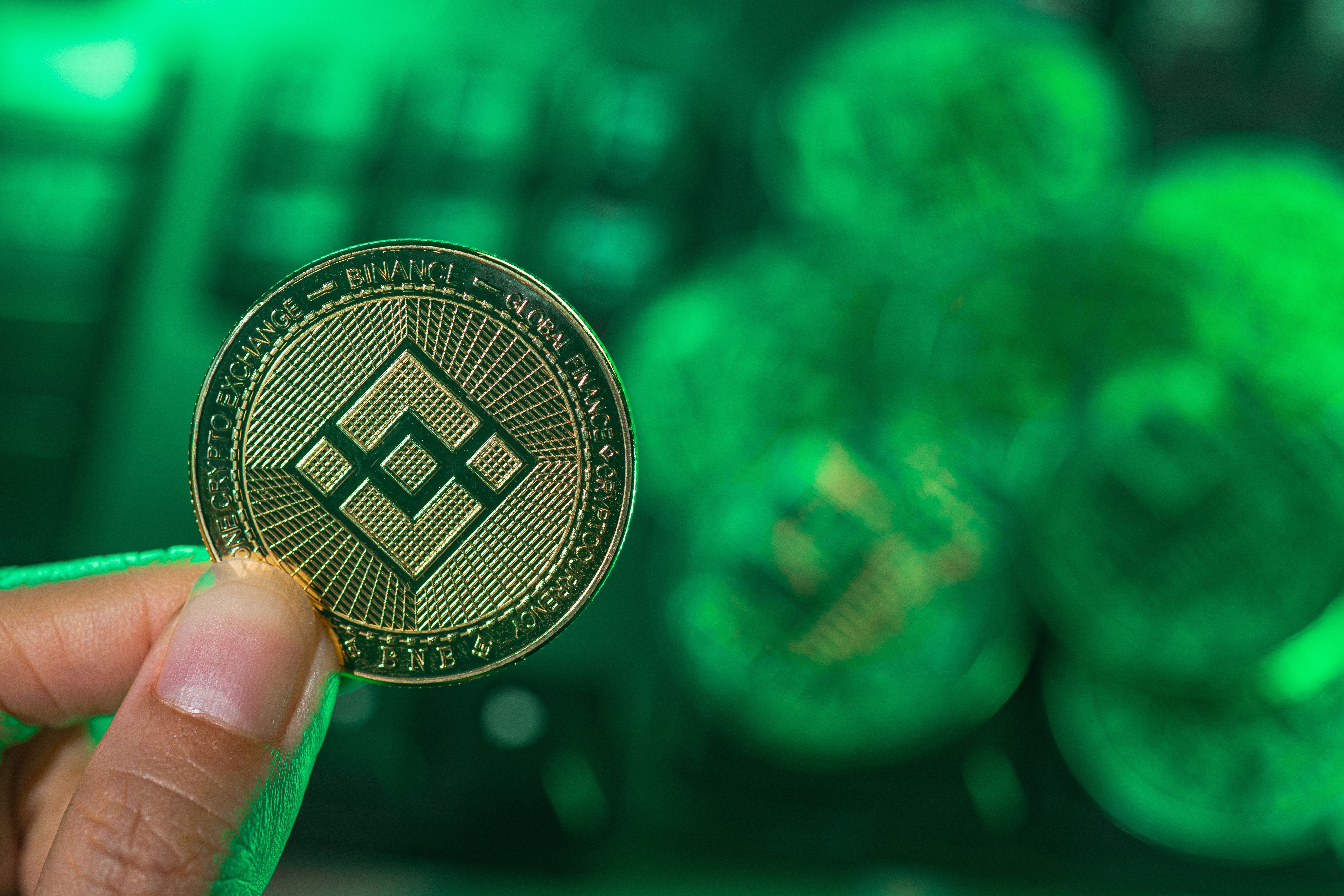 BNB Surpasses $1,000 as Market Momentum Builds