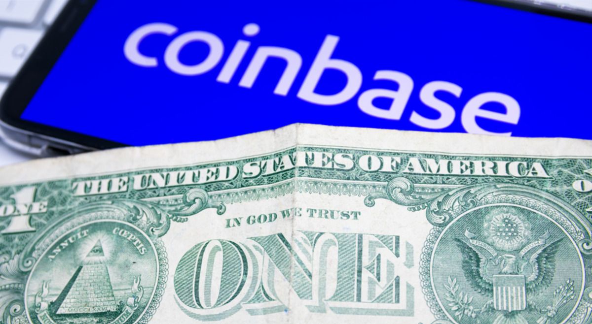 Coinbase Premium Turns Deeply Negative as Bitcoin Sells