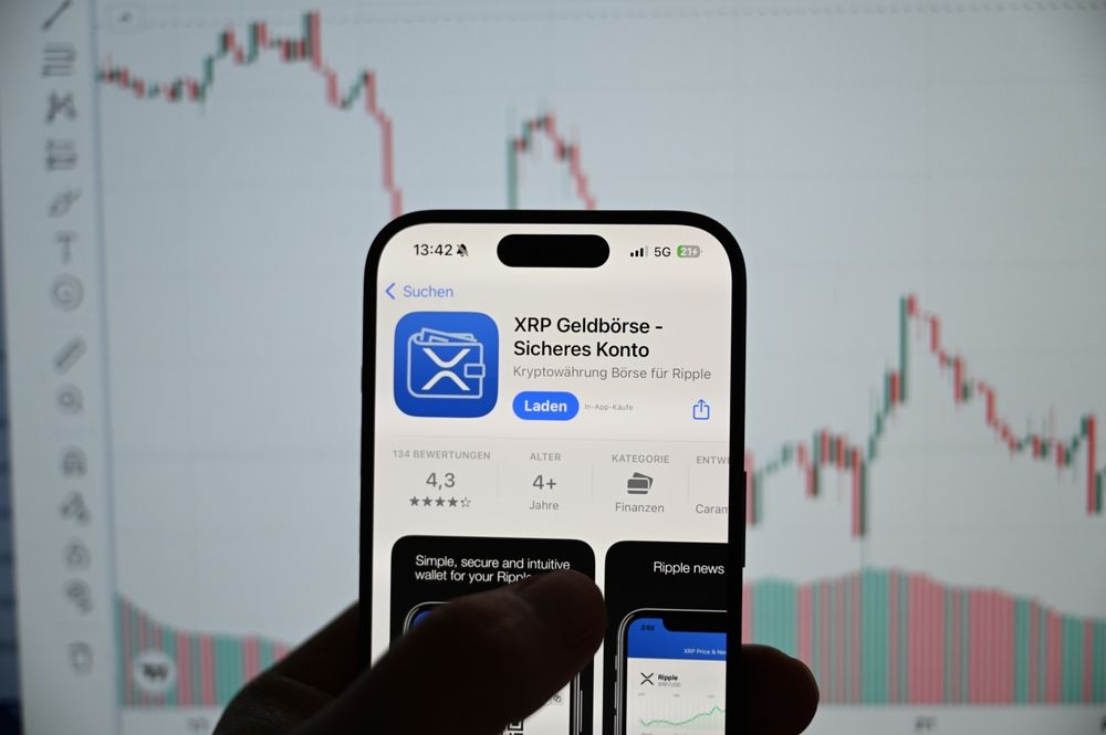 XRP Stands Tall at $2.20 as JPMorgan Forecasts $14B Inflows from XRP & SOL ETFs