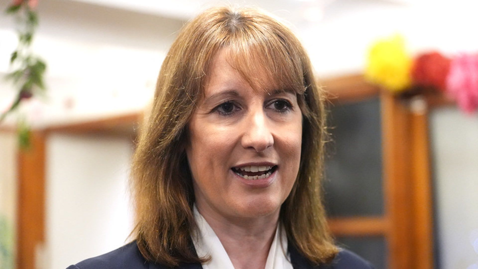 Alien Disclosure Could Trigger Market Chaos, Former Bank Analyst Warns