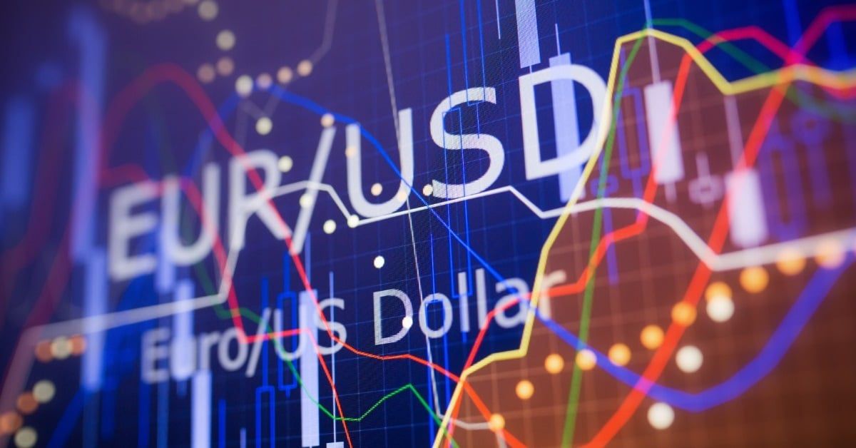 USD to EUR Forecast: Dollar Hits 4-Year Low on Policy Fears