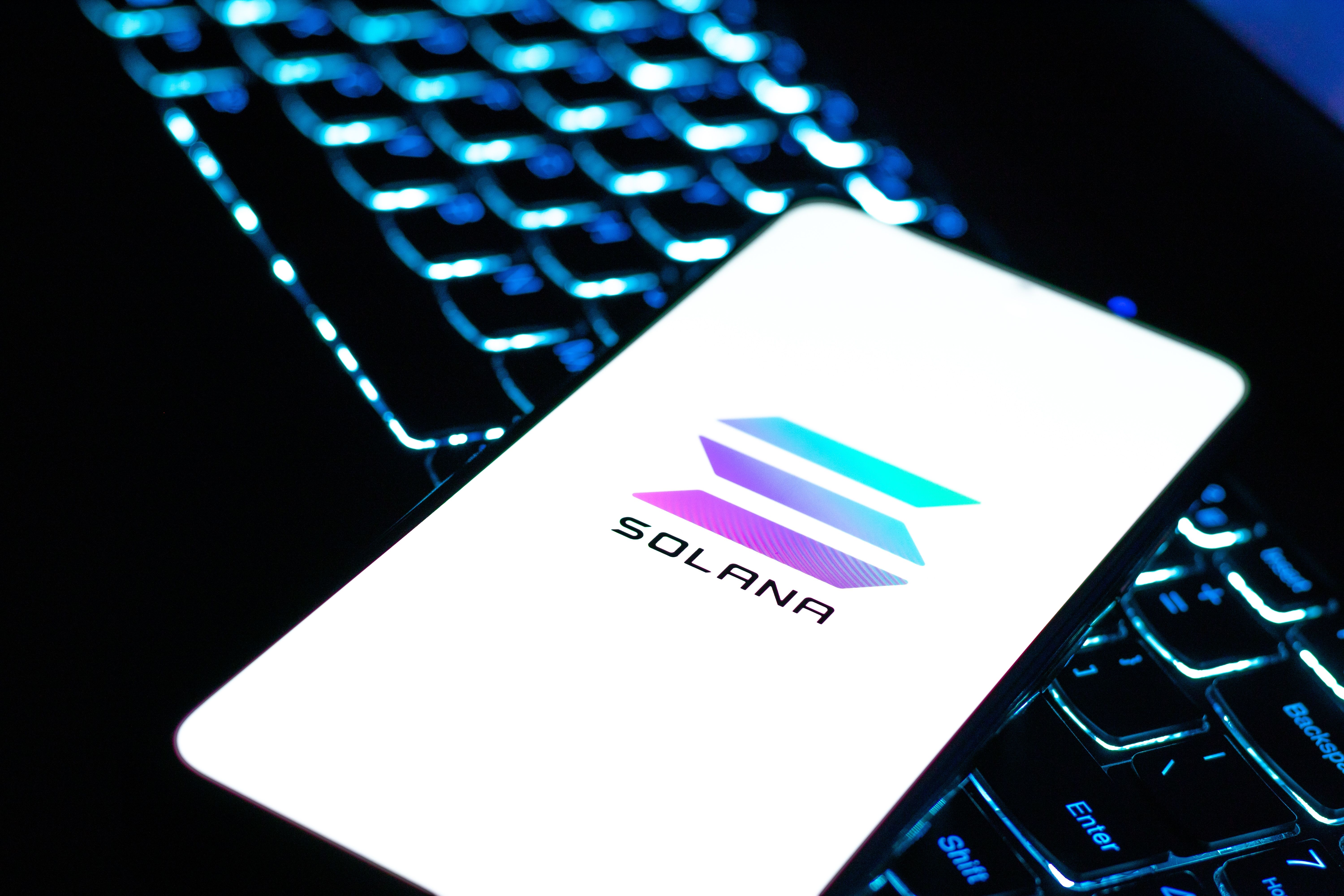 Solana Consolidates Near $90 as Breakout Could Spark 3× Gains, Long-Term Target $500