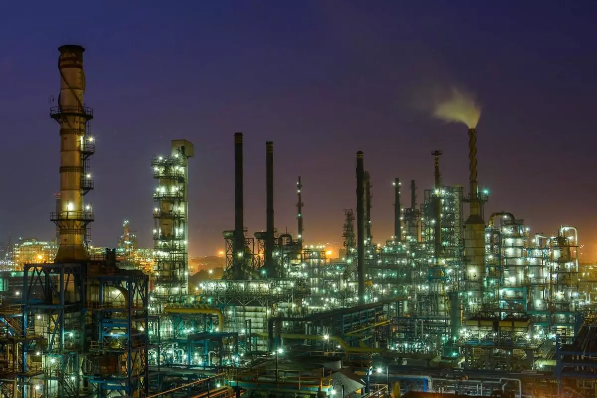 MRPL Share Price Slides 7% Amid Rising Crude Prices