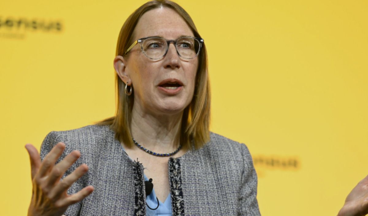 SEC “Crypto Mom” Hester Peirce to Leave Agency in 2026